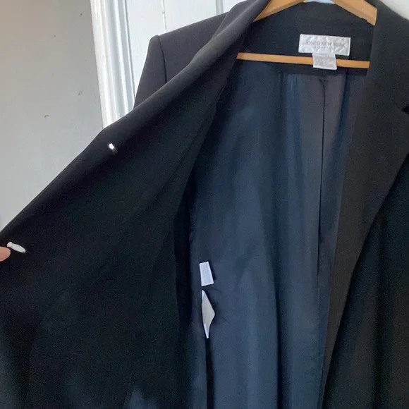 Jones New York Women's Elegant Black Long Blazer - Picture 5 of 8